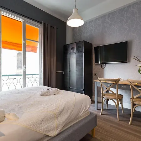 Lägenhetshotell Azur 2*